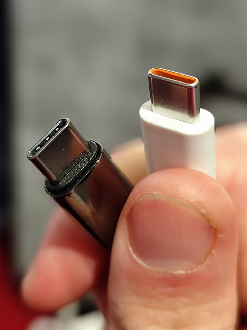 Dois conectores USB-C